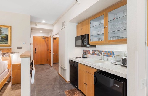 Olympic Valley Condo | 214 | Couple’s Retreat - A/C, Pool, Spas + Parking