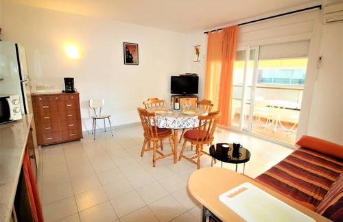 Roses Town Center Apartment | 2190 LAS MURALLAS 1-1, VERY WELL LOCATED, CLOSE TO SHOPS AND THE BEACH, CIUDADELA DE ROSES AREA.