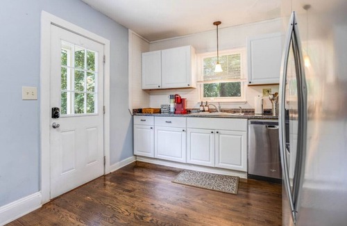 Villa Heights House | 22) Great Area & Super Walkable!