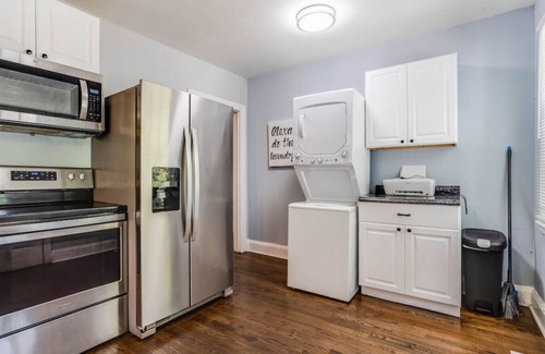 Villa Heights House | 22) Great Area & Super Walkable!