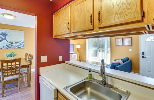 Sterling Heights Condo | 22 Mi to Detroit: Sterling Heights Condo