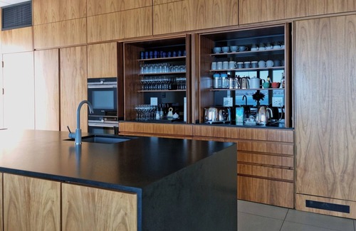 Mountainside Villa | '22 Protea' - Luxury, Style and Elegance - Sleeps 12 in 6 En-suite Bedrooms