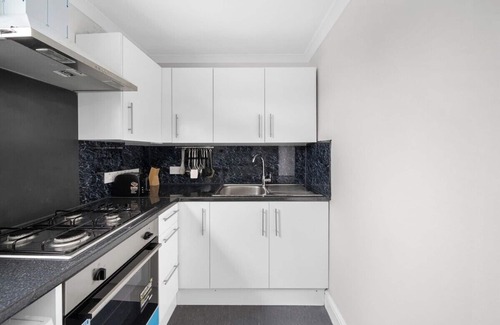 Cann Hall Apartment | 221 Dames Road E7 0EA · Long Stay 10%Off | WiFi | Parking | Sleeps 5