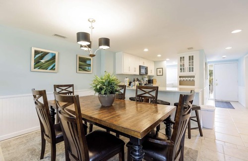Hilton Head Villa | 221 Shorewood: Spacious updated 3 BR Villa, Free Bikes, Pool, Beach Chairs