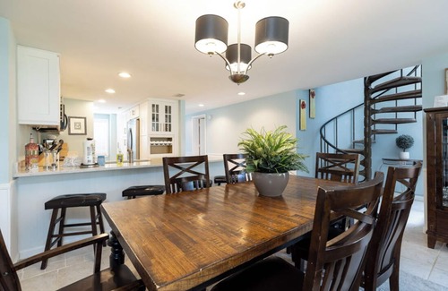 Hilton Head Villa | 221 Shorewood: Spacious updated 3 BR Villa, Free Bikes, Pool, Beach Chairs