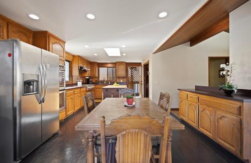 Avalon House | 221W 221 Whittley
