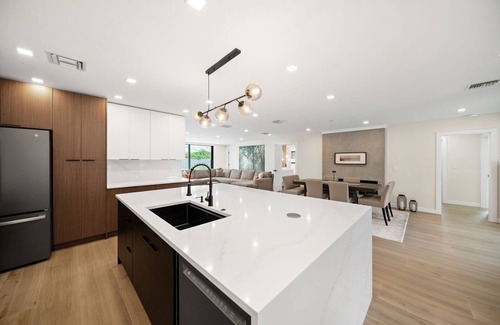 Lighthouse Point House | 2231 Managed by Brampton Park