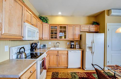 Central Colorado Springs Apartment | 224 Writers Way #B