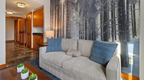 Stowe Area Apartment | #227 Spruce Peak Lodge One Bedroom Tall Timbers By Stowe Mountain Rentals