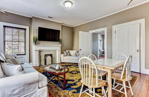Historic District - North Apartment | 23 E York Street Unit 2