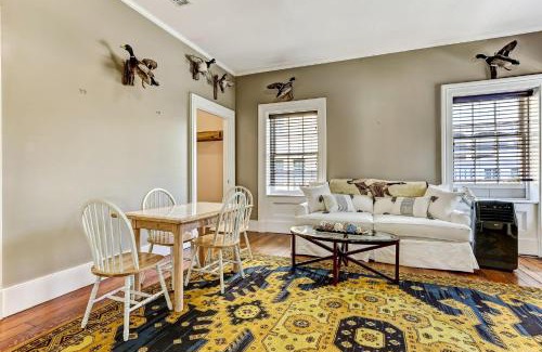 Historic District - North Apartment | 23 E York Street Unit 2