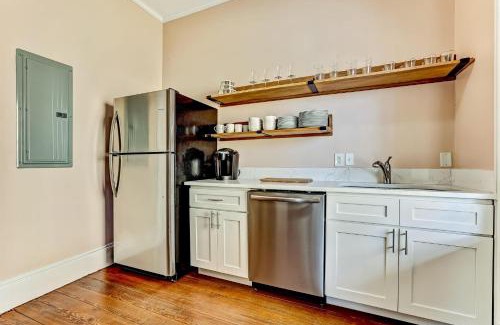 Historic District - North Apartment | 23 E York Street Unit 2