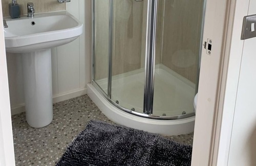 Mullacott Cabin | 23 Ocean View Lodge: Hot Tub To Hire (TJS23OV)