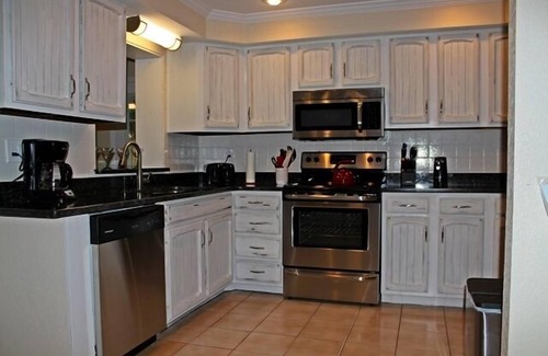 Tarpon Springs House | 2300 SF 4 BR, Huge pool, open floorplan, access to pinellas trail
