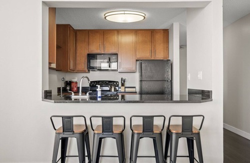 Downtown Minneapolis Apartment | 23rd Floor Sky Suite Downtown Pool/Gym/Parking
