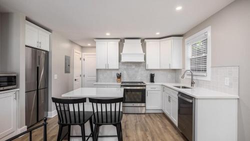 Hillsboro West End Apartment | 24-Guest Retreat The Nomad: Studio x2 1BR x4