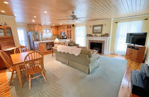 Ocracoke House | 24 Pompano Place: Nice secluded location, short way from the village.