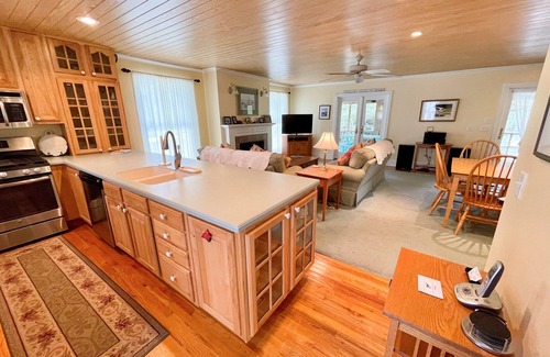 Ocracoke House | 24 Pompano Place: Nice secluded location, short way from the village.