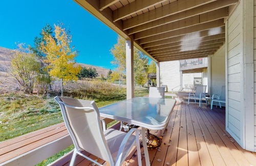 Elkhorn Village Hotel | 2498 Indian Springs