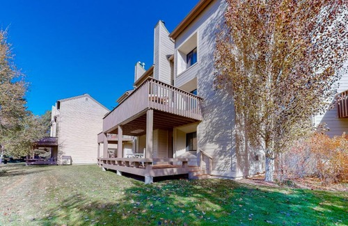 Elkhorn Village Hotel | 2498 Indian Springs