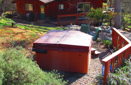 Midpines House | 25 ACRES OF PRIVATE SOLITUDE. Close to Yosemite~Hot Tub