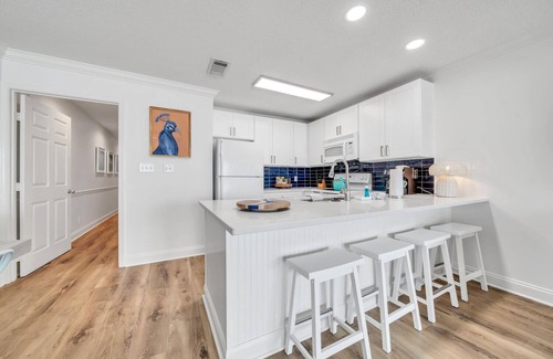 Crystal Beach Condo | 25 | Free Beach Service! Scenic 98!