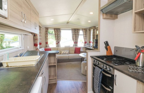 Combe Martin Cottage | 25 MANLEIGH PARK, pet friendly, with a garden in Combe Martin