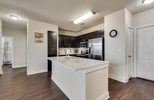 Oak Cliff Apartment | 25% OFF-3BD-Pool-Dallas-HWY30/35E-Dallas