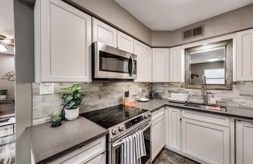 Irving Apartment | 25% OFF Cozy 1BD in DFW, HWY183/161, Pool - Irving