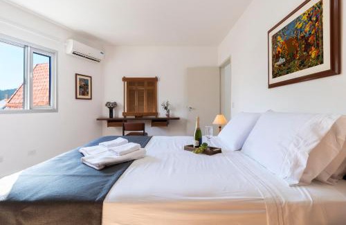 Jardim Praiano Apartment | 250m da praia com AC, 4 quartos| Brazilian Corner