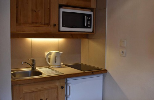 Meribel Centre Apartment | 250m from ski slopes, Ground floor, balcony, tv, ski locker, 25m², Méribel