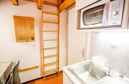 Villarodin-Bourget Apartment | 250m from ski slopes, 2nd floor, balcony, parking, tv, 30m², La Norma