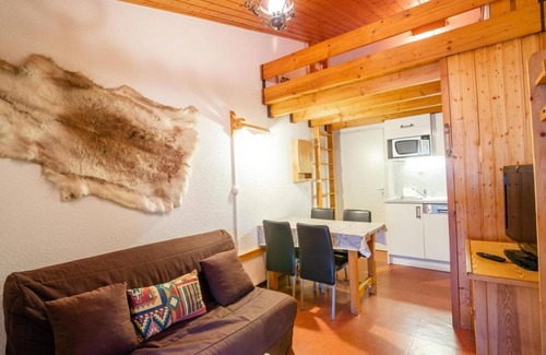 Villarodin-Bourget Apartment | 250m from ski slopes, 2nd floor, balcony, parking, tv, 30m², La Norma