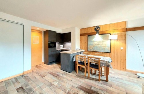 Plagne 1800 Apartment | 250m from ski slopes, floor -2, view ski slopes, swimming pool, balcony, tv, ski locker, 40m²