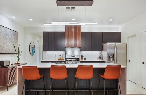 Holly Apartment | 2515 E 4th xxxxxxxxx