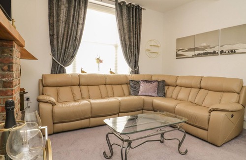 Beverley Cottage | 25A BECKSIDE, pet friendly, character holiday cottage in Beverley