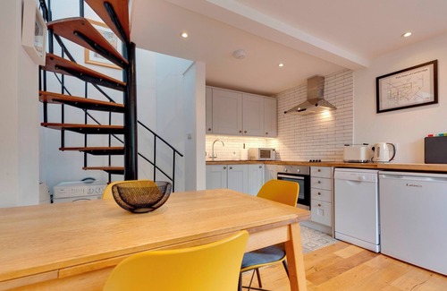 Cambridge City Centre House | 25A City Road · Luxury City centre townhouse with courtyard| Pass the Keys