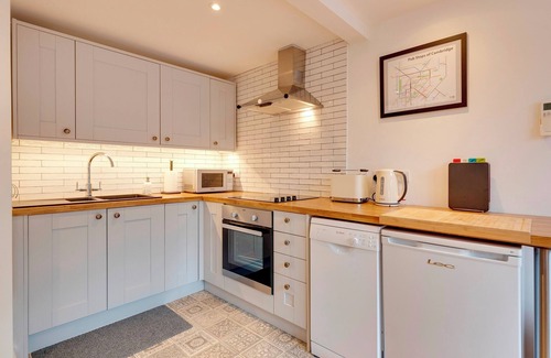 Cambridge City Centre House | 25A City Road · Luxury City centre townhouse with courtyard| Pass the Keys