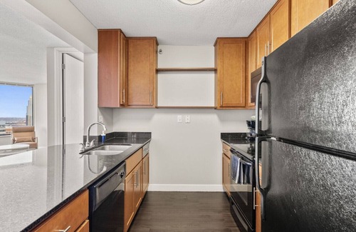 Downtown Minneapolis Apartment | 25th Floor Sky Suite Unit 2501, Downtown, Pool, Gym, Parking 2501