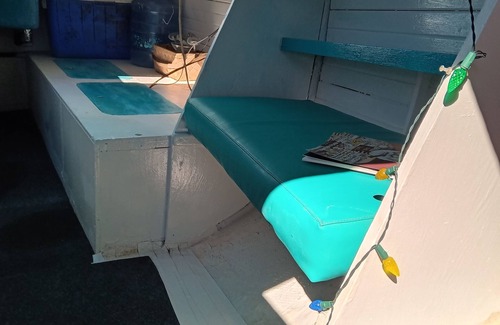 Key West Boat Rental | 26 ft sailboat with kayak perfect for a couple for a romantic getaway.