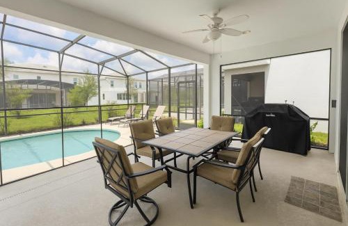 Kissimmee House | 2612 LunaPi Villa 7Bd Private Pool and Family Room