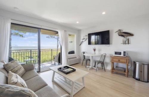 Hilton Head Island Condo | 267 Seaside Villa - Steps to the beach!