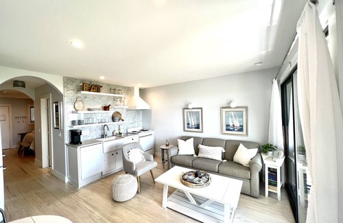 Hilton Head Island Condo | 267 Seaside Villa - Steps to the beach!