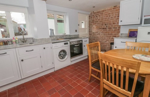 Ruthin Cottage | 27 BORTHYN, pet friendly, country holiday cottage in Ruthin