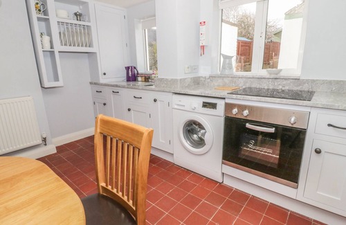 Ruthin Cottage | 27 BORTHYN, pet friendly, country holiday cottage in Ruthin
