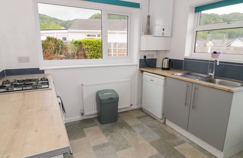 Rhyd-y-foel Cottage | 27 LON FFAWYDD, family friendly, with a garden in Abergele