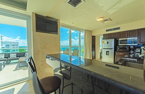 Zona Hotelera Condo | #2701-Tim’s Ocean Condos –Beachfront – Private Terrace & Multiple Master Suites!