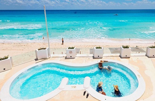 Zona Hotelera Condo | #2701-Tim’s Ocean Condos –Beachfront – Private Terrace & Multiple Master Suites!