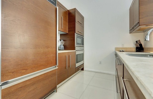 Downtown Miami Condo | 28th Floor Icon Brickell Oasis with City Views