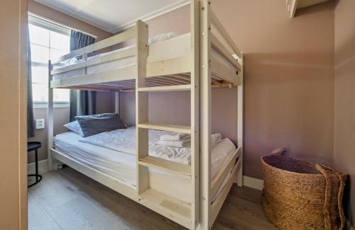 Oisterwijk Ski Chalet | 29, Natuurlijk gelegen nabij Efteling en Beekse Bergen, Airco & Privé parkeren inbegrepen!